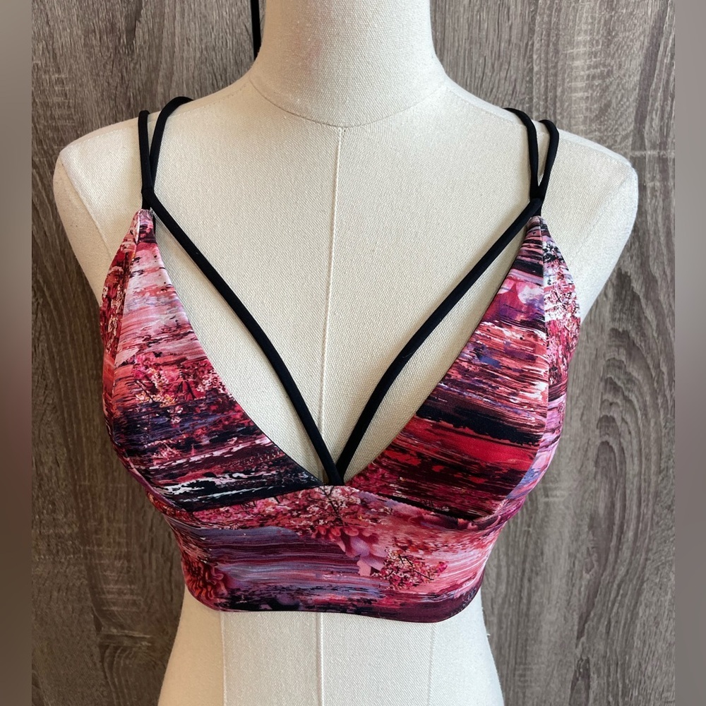 Lululemon Pushing Limits Luxtreme Bra
Dahliascape Multi / Pink & Black. Size 4